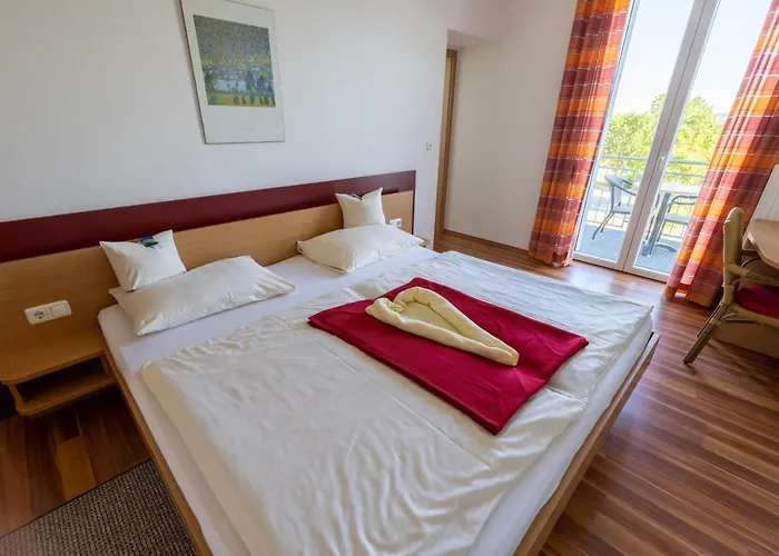 Gaestehaus Kleeberger Bed & Breakfast 3*