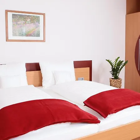 Gaestehaus Kleeberger Bed and Breakfast 3*