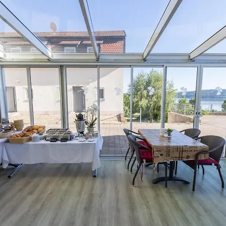 Bed & Breakfast Gaestehaus Kleeberger *