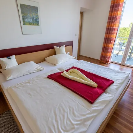 Gaestehaus Kleeberger Bed and Breakfast 3*