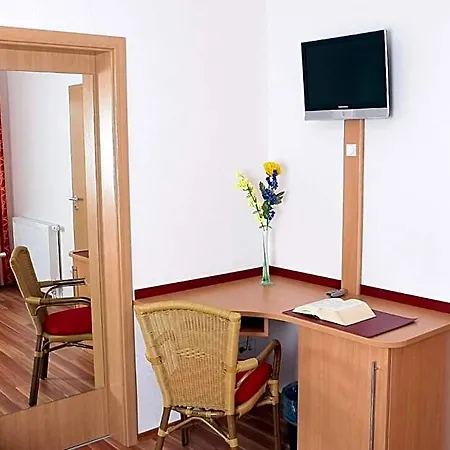 Bed & Breakfast Gaestehaus Kleeberger 3*