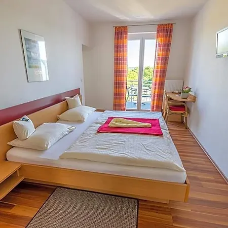Gaestehaus Kleeberger Bed & Breakfast 3*