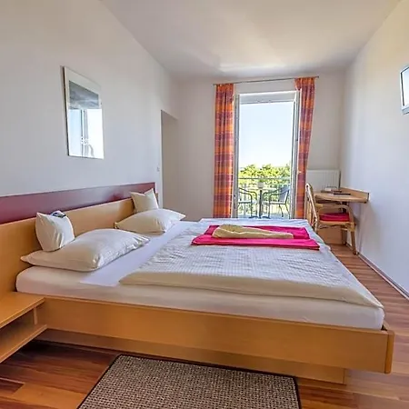 Bed & Breakfast Gaestehaus Kleeberger Pleinfeld